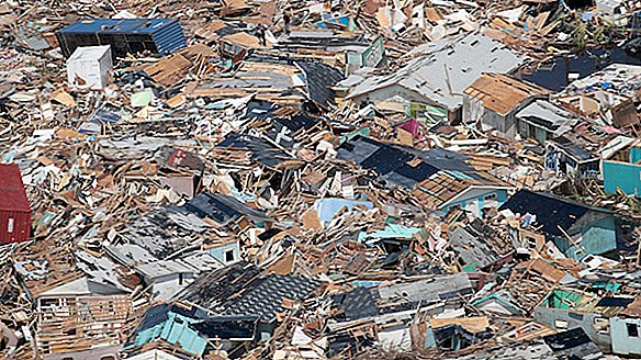 صور: إعصار دوريان يترك الدمار في أعقابه