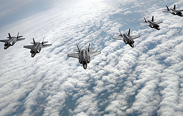 Fotografii: Jet de luptă F-35 Fighter din următoarea generație a armatei americane