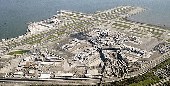 Der Flughafen von San Francisco versinkt in der Bucht