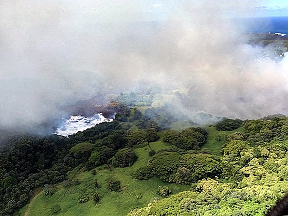 Horúca láva sa vyparuje z celého jazera na Havaji