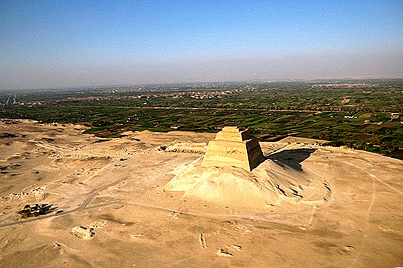 Esqueleto de niña adolescente encontrado enterrado junto a la misteriosa pirámide en Egipto