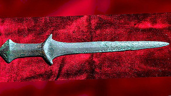 Estudante descobre uma espada de 5.000 anos escondida no mosteiro veneziano