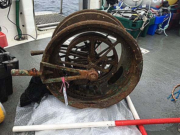 Telegraaf van WWI Lusitania Shipwreck Hauled Up from the Deep