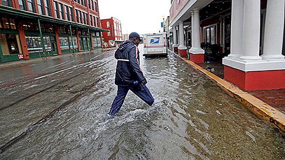 غرق تكساس تحت واحدة من أكثر العواصف رطوبة في تاريخ الولايات المتحدة