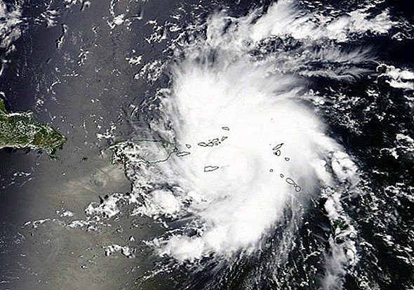 Тропический шторм Дориан превратился в ураган