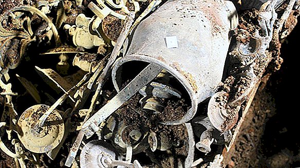 Une mine d'objets juifs découverts sous une synagogue détruite par les nazis pendant la Seconde Guerre mondiale
