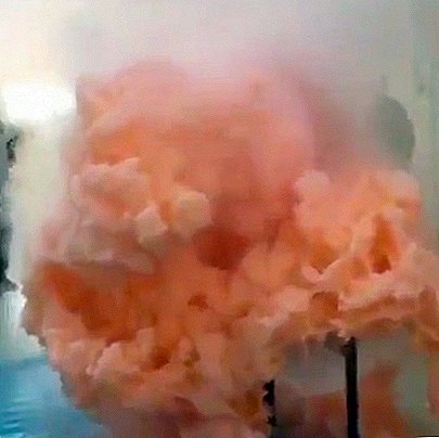 Oi! Milžiniškas „medvilninių saldainių“ sprogimas vaikų chemijos laboratorijoje