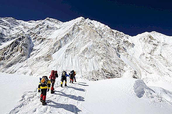 Miért hal el olyan sok ember az Everest-hegyen?