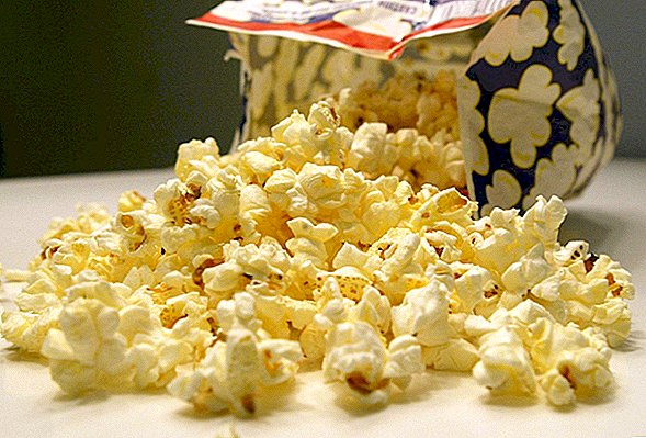 Hvorfor lukter mikrobølgeovn Popcorn så vondt?