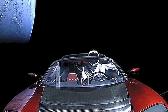 Por que o Tesla parece tão falso no espaço? Perguntamos a um químico