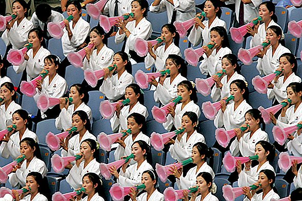 Werden Nordkoreas synchronisierte Cheerleader das Image des Landes mildern?