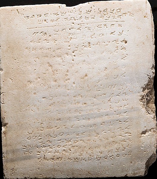 Verdens ældste sten-tablet indeholdende ti bud til auktion