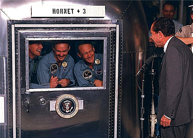Buzz Aldrin vende fotos de cuarentena del Apolo 11 autografiadas en una recaudación de fondos de coronavirus