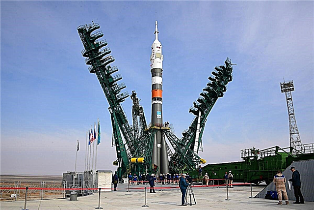 Funcionario espacial ruso da positivo por coronavirus después de asistir al lanzamiento de la tripulación Soyuz a la estación espacial