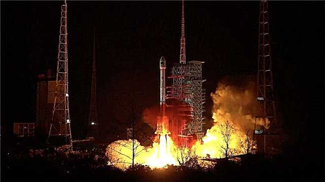 Foguete chinês longo de março 3B falha durante o lançamento do satélite indonésio
