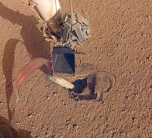 NASA는 화성에서 InSight 착륙선의 '첩자'를 다시 파는 새로운 아이디어를 가지고 있습니다.
