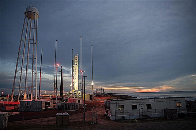 강풍에 의해 지연되는 우주 정거장에 발렌타인 데이 Cygnus 화물선 발사