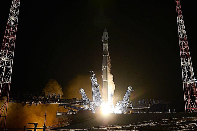 2 أقمار صناعية روسية تلاحق مركبة فضائية أمريكية في المدار. القوة الفضائية تراقب. (نقل)