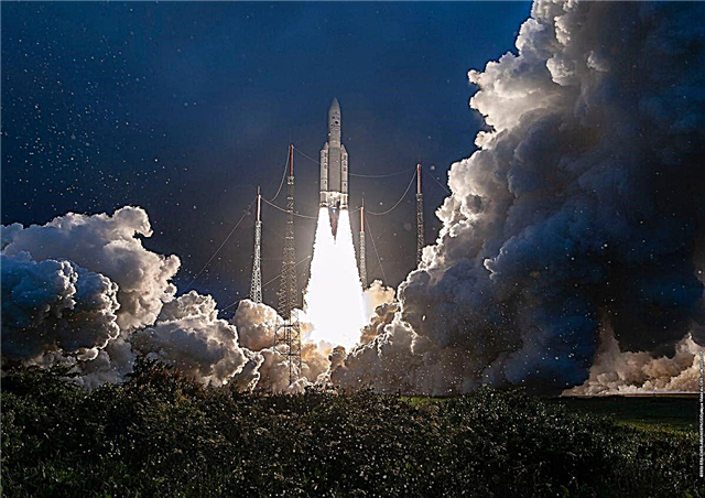 Foguete Ariane 5 lança satélites de comunicação para a Índia e Eutelsat em órbita