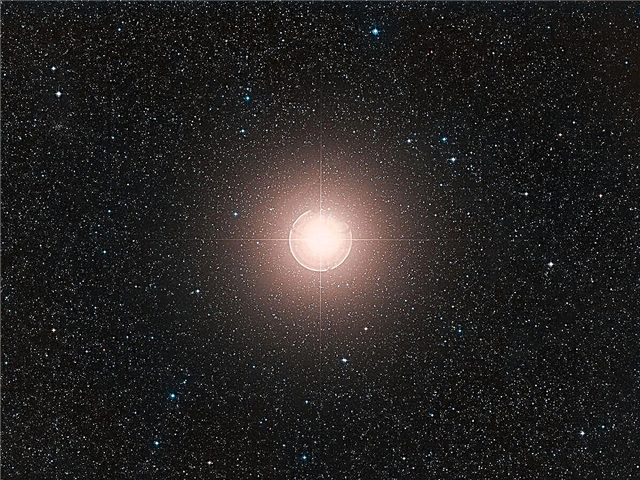 Bright Star Betelgeuse finalmente explodirá? Um olhar sobre o gigante vermelho que escurece no ombro de Orion