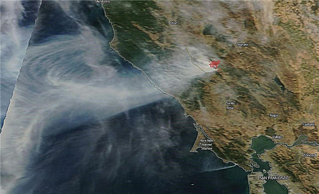 우주에서 캘리포니아의 파괴적인 Kincade 산불 추적 위성
