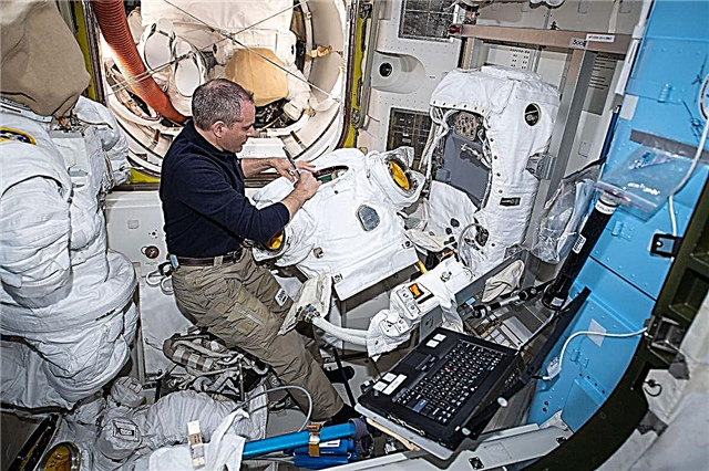 Kijk live: NASA begint vandaag Spacewalk-serie om verouderde batterijen te vervangen
