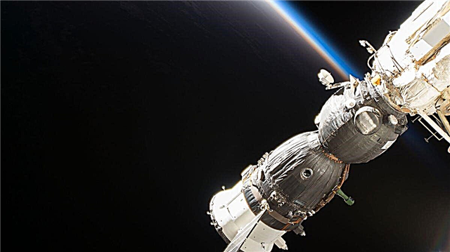 Rusija sako, kad „Sojuz“ skylių šaltinį (ir oro nutekėjimą) laikys paslaptyje - tačiau NASA nori žinoti: Pranešimas