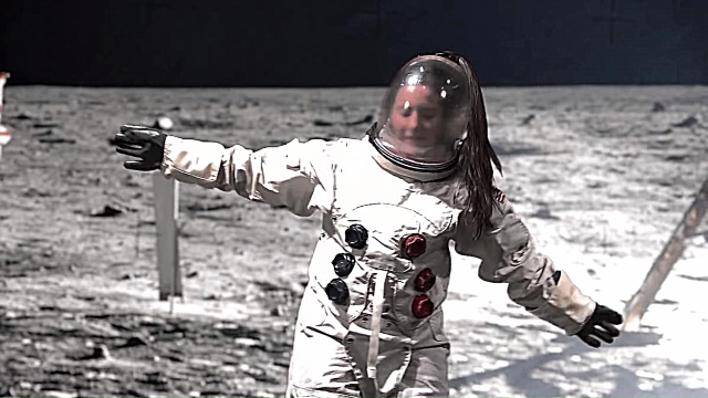 Parody Video přebírá NASA Ariana Grande do New Heights