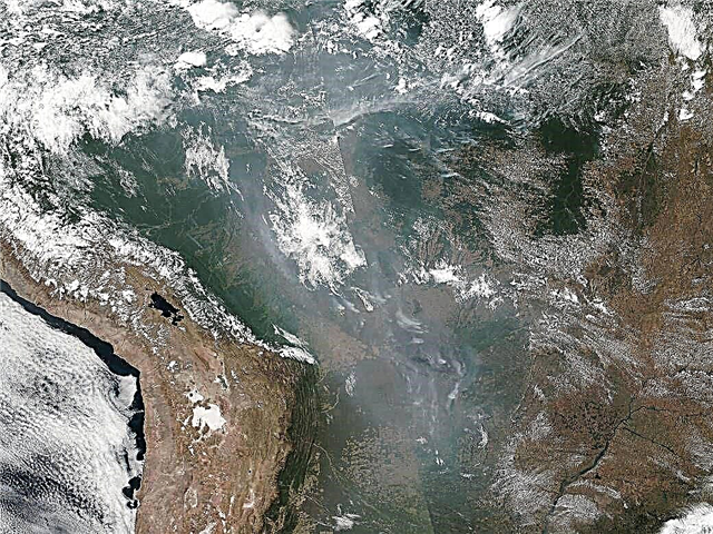 Mientras los incendios devastan la selva amazónica, los satélites de la NASA capturan imágenes sombrías