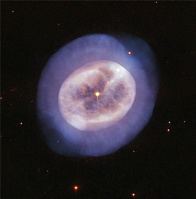 Hubble Spots Purple 'Jellyfish' -stjärna som glödar i avgrunden av djupa rymden