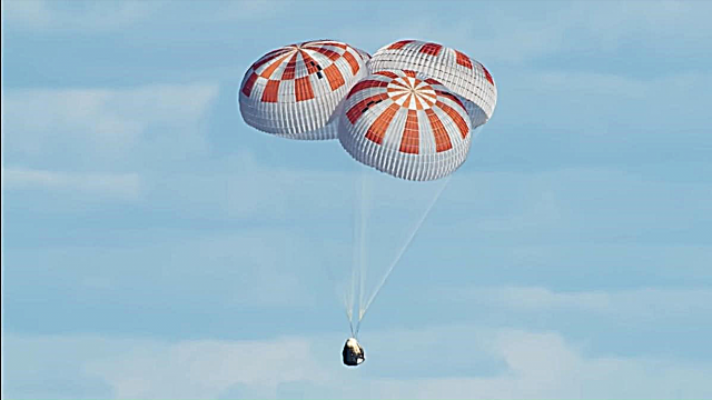 Consultați Parașutele dragonului echipajului de SpaceX în acțiune în această compilație video epică