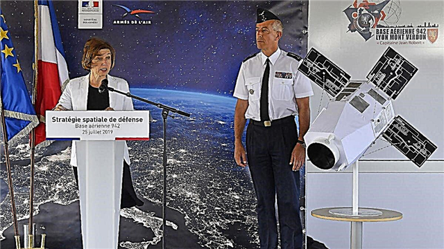 Франция запускает «Космические силы» с оружием в руках