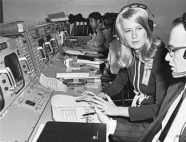 Poppy Northcutt, az egyetlen nő a misszióellenőrzésében, emlékeztet az Apollo űrhajósok otthoni kihívásának kihívásaira