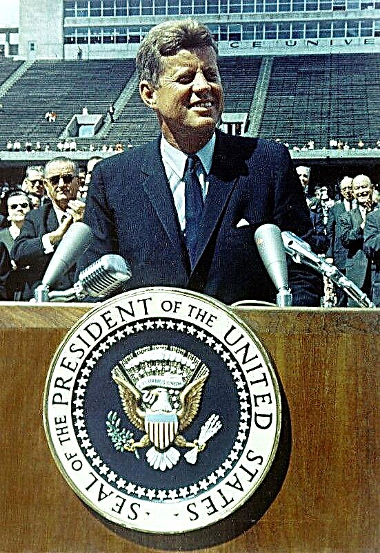 ดักลาสบริงก์ลีย์นักประวัติศาสตร์ประธานาธิบดีกล่าวถึง JFK, Moonshots และ Apollo 11