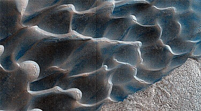 De zandduinen van Mars bewegen op een rare manier