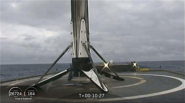 Space Center Booster da SpaceX para foguetes pesados ​​Falcon é perdido no mar