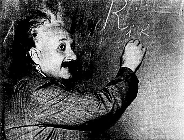 Históricas primeiras imagens de um buraco negro mostram que Einstein estava certo (novamente)