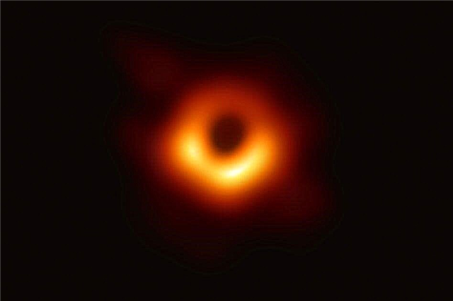 Eureka! Znanstveniki prvič črno luknjo fotografirajo