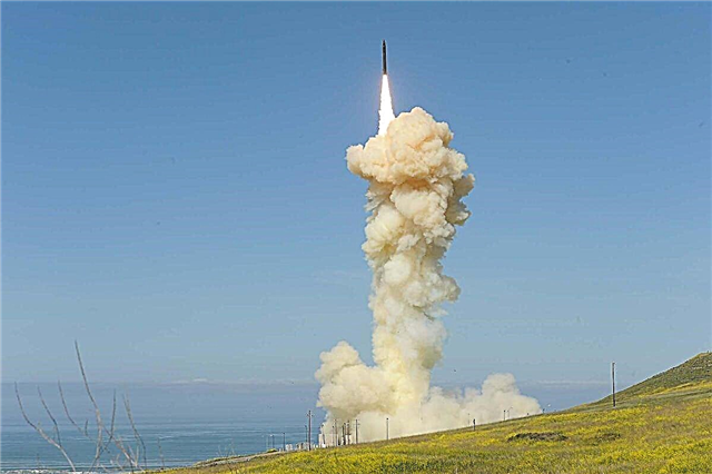 El Ejército de los EE. UU. Dispara al objetivo ICBM fuera del cielo en una prueba de defensa antimisiles