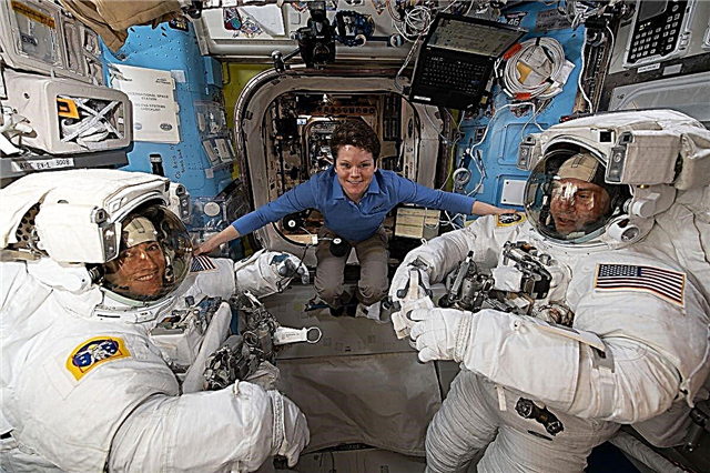 Los astronautas no harán la primera caminata espacial femenina después de todo, dice la NASA