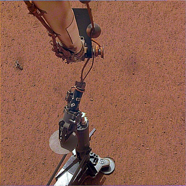 Primeira 'toupeira' em Marte atinge o pico rochoso sob a superfície do planeta vermelho