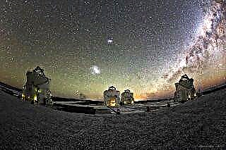 Galáxias brilham acima do telescópio muito grande nesta linda foto do céu noturno