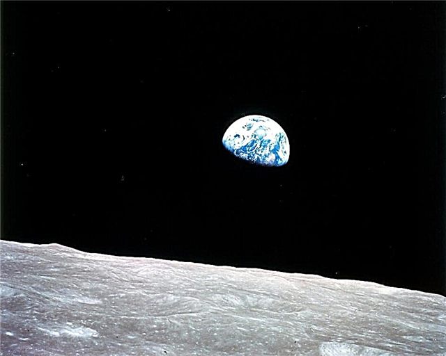 Ενάντια στο Μαύρο του Διαστήματος: Από τον Πρώτο Άτλαντα στο «Earthrise»