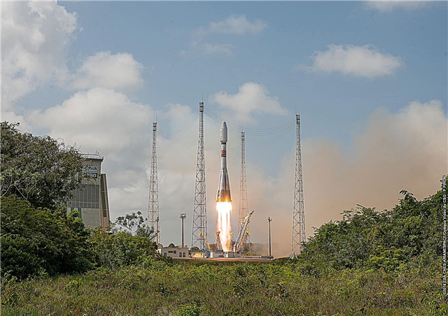 أريانسبيس تطلق القمر الصناعي للتجسس لفرنسا على صاروخ سويوز