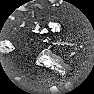 Découvrez ce rocher étrange et brillant sur Mars repéré par le Curiosity Rover!