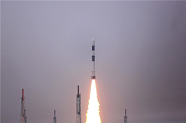 الصاروخ الهندي يطلق 31 قمرًا صناعيًا إلى المدار