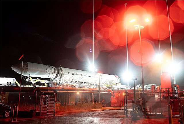 ¡Mira cómo Northrop Grumman lanza su cohete Antares hacia la plataforma para el lanzamiento! (Video de lapso de tiempo)