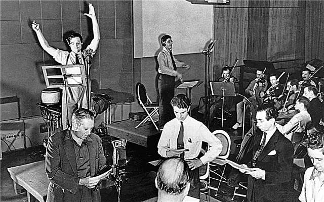 'War of the Worlds!' The Infamous Martian Invasion Radio Broadcast Explained