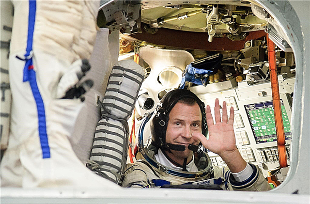 A NASA űrhajósának Nick Hague „Görgés a lyukasztásával” a Soyuz felbukkanása után nem sikerült
