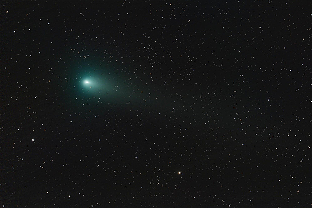 Como ver o cometa verde-claro 21P em binóculos na segunda-feira